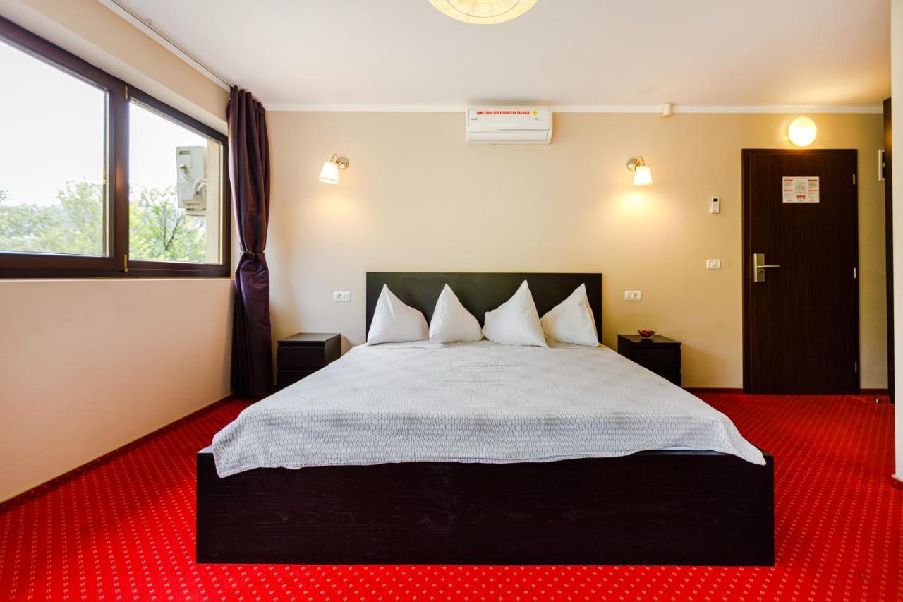 Rex Infinity View 4* Cazanele Dunarii Dubova Exterior photo